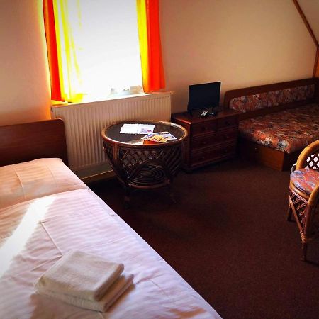 Hostinec Selsky Dvur Hotel Zbiroh Buitenkant foto