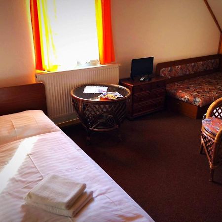 Hostinec Selsky Dvur Zbiroh Buitenkant foto