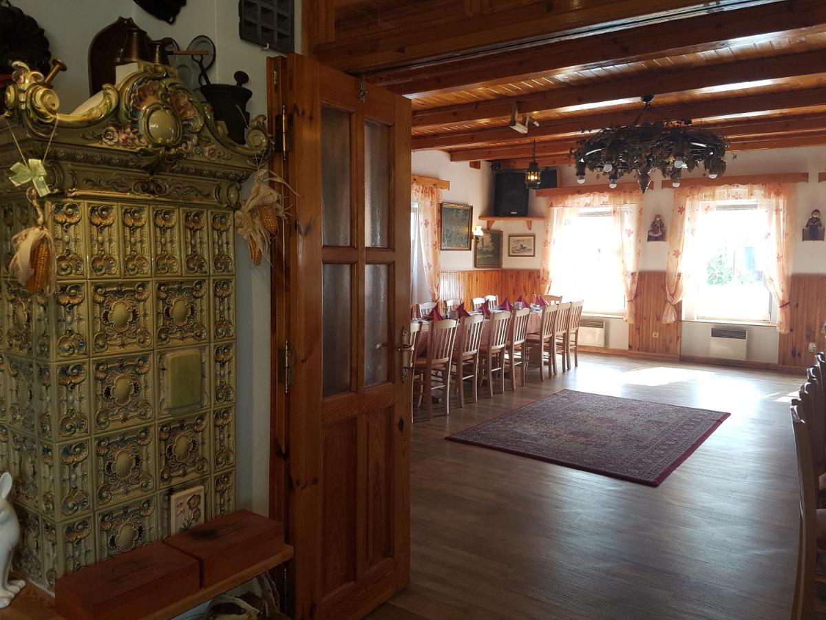 Hostinec Selsky Dvur Zbiroh Buitenkant foto