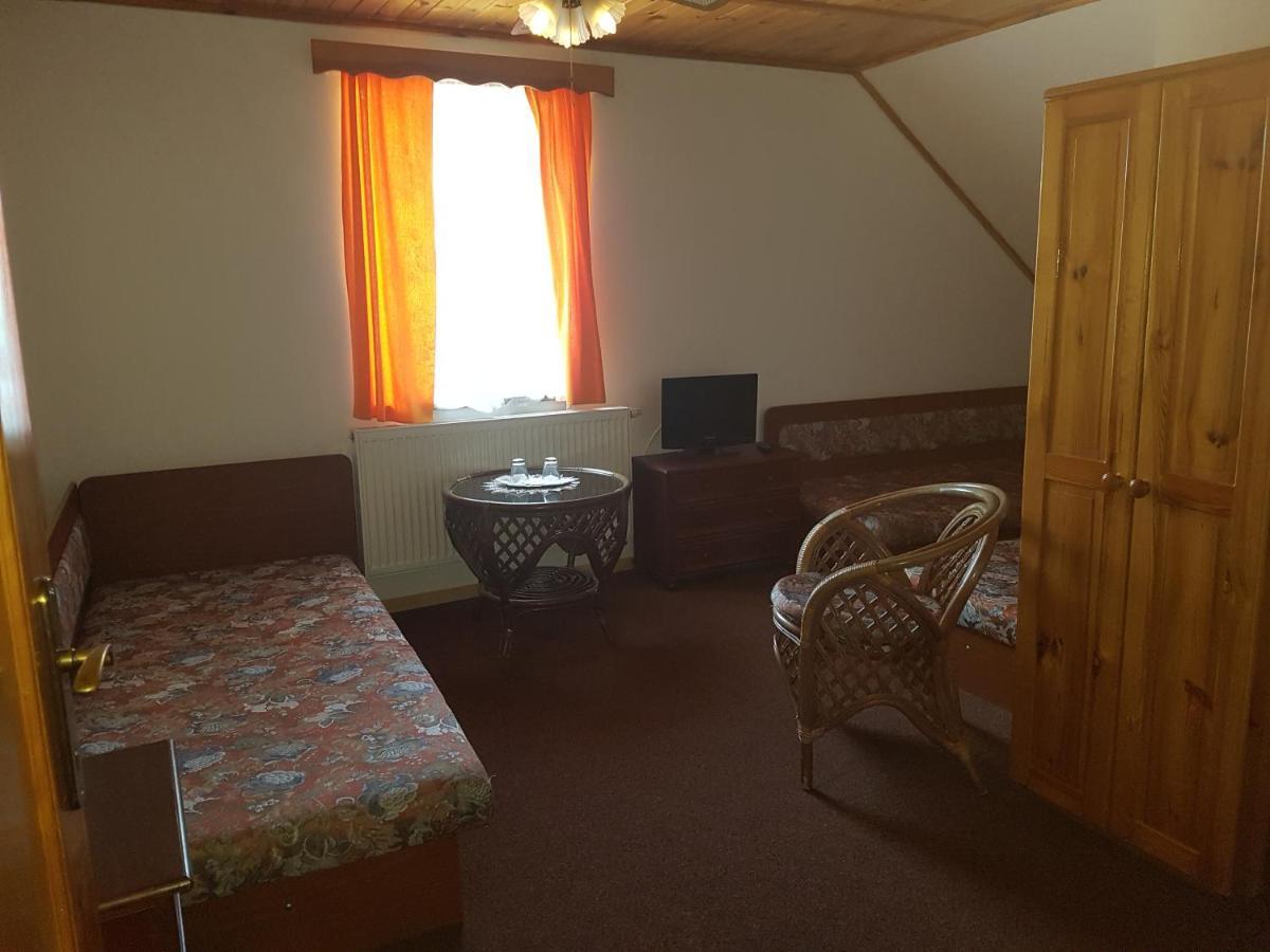 Hostinec Selsky Dvur Zbiroh Buitenkant foto