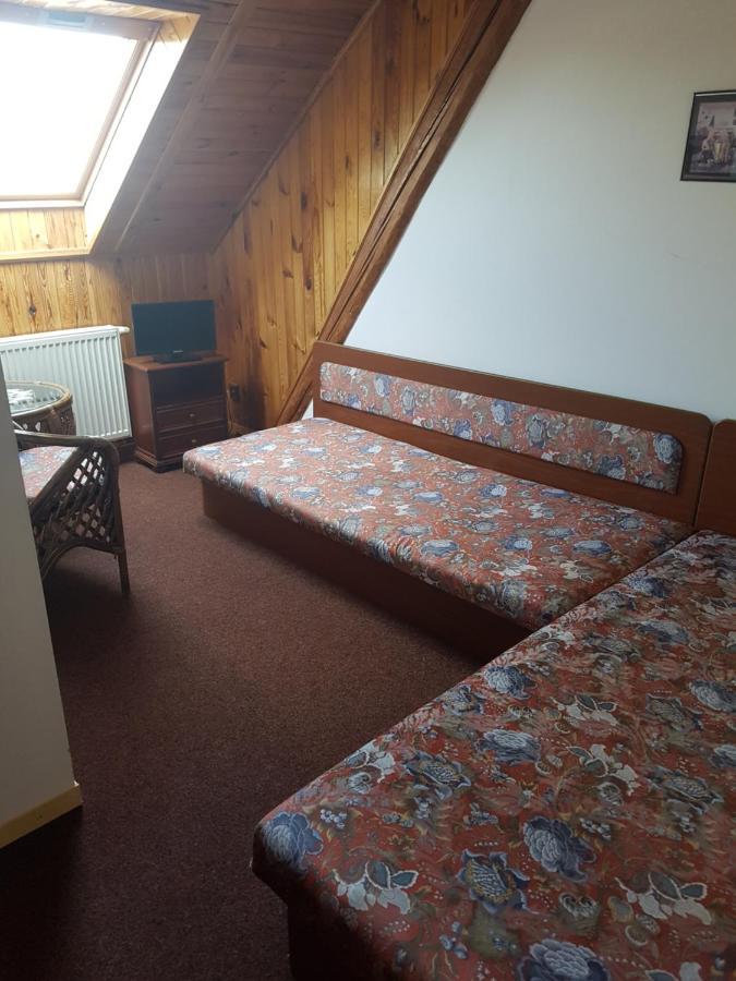 Hostinec Selsky Dvur Hotel Zbiroh Buitenkant foto