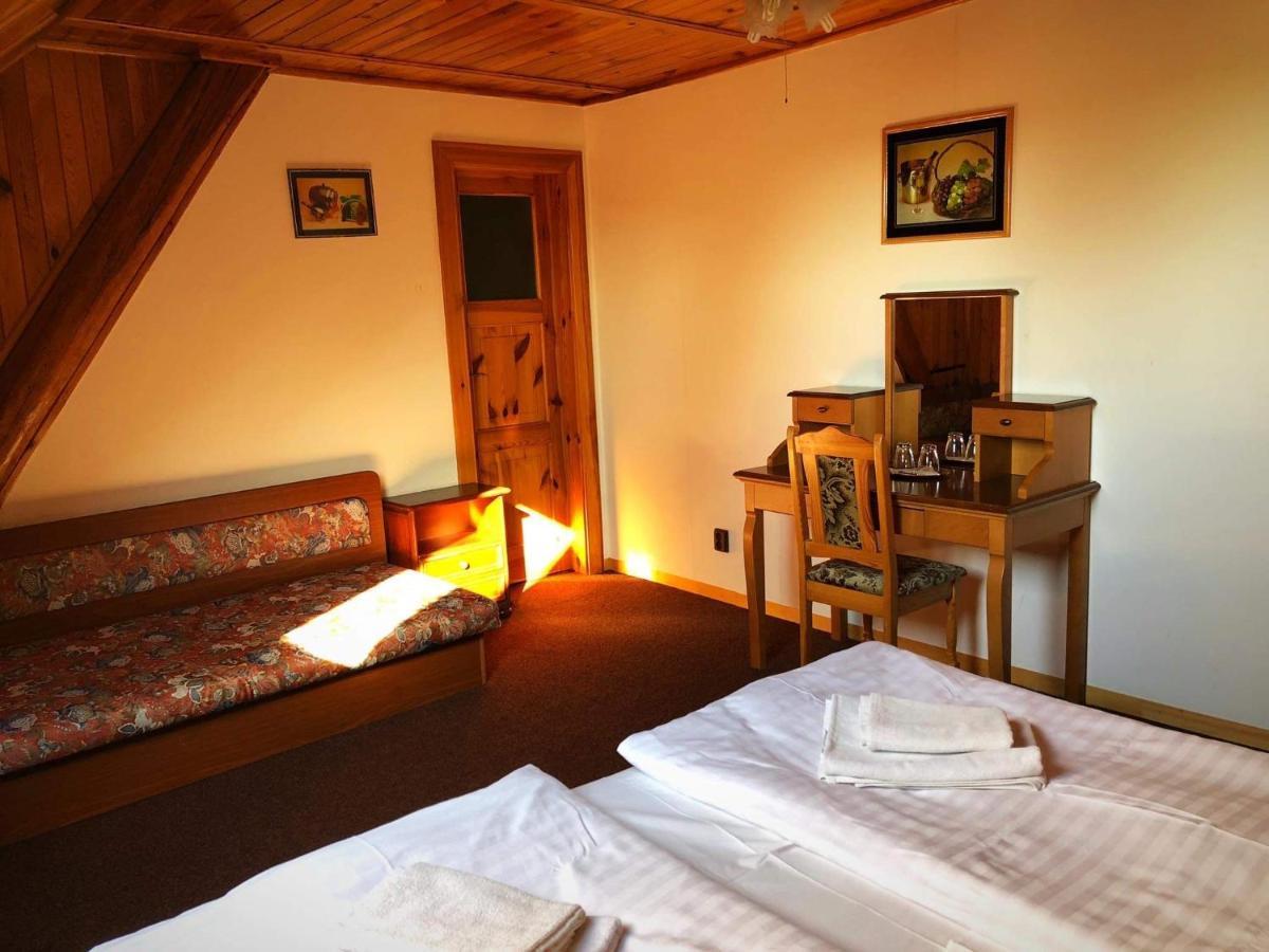 Hostinec Selsky Dvur Zbiroh Buitenkant foto