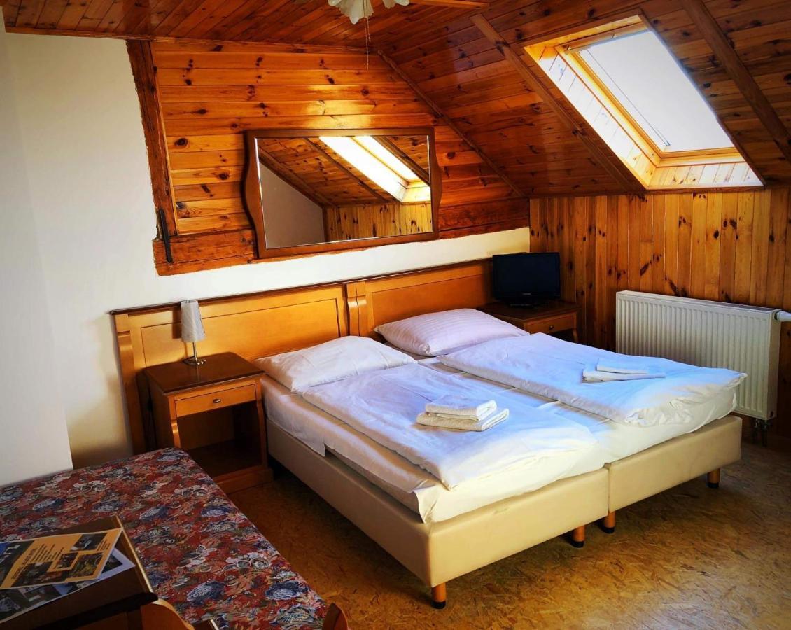 Hostinec Selsky Dvur Zbiroh Buitenkant foto