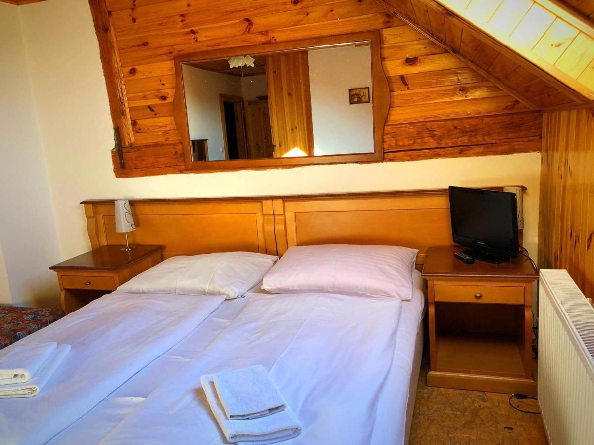 Hostinec Selsky Dvur Zbiroh Buitenkant foto