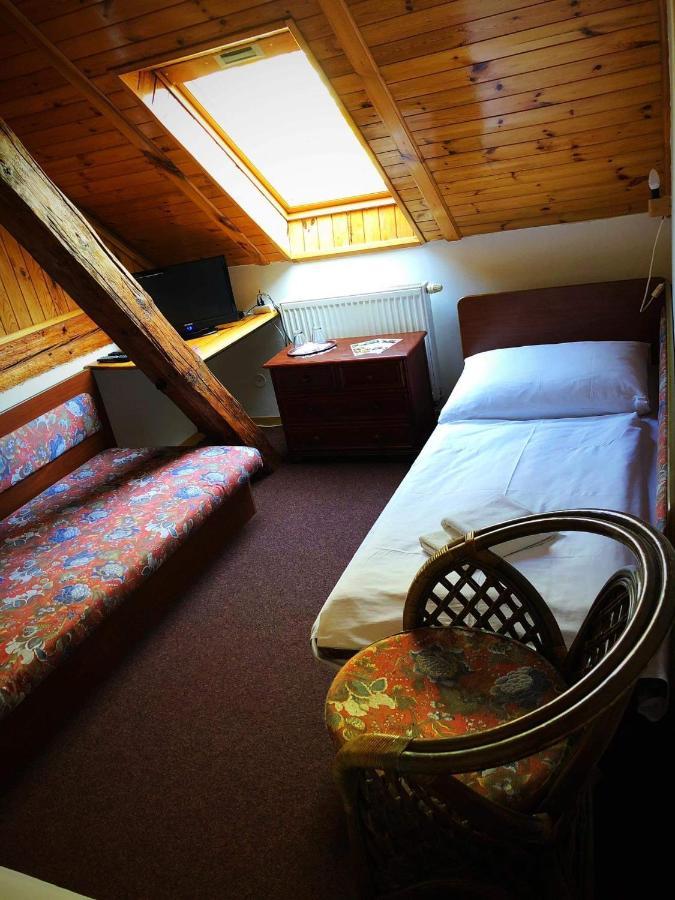 Hostinec Selsky Dvur Zbiroh Buitenkant foto
