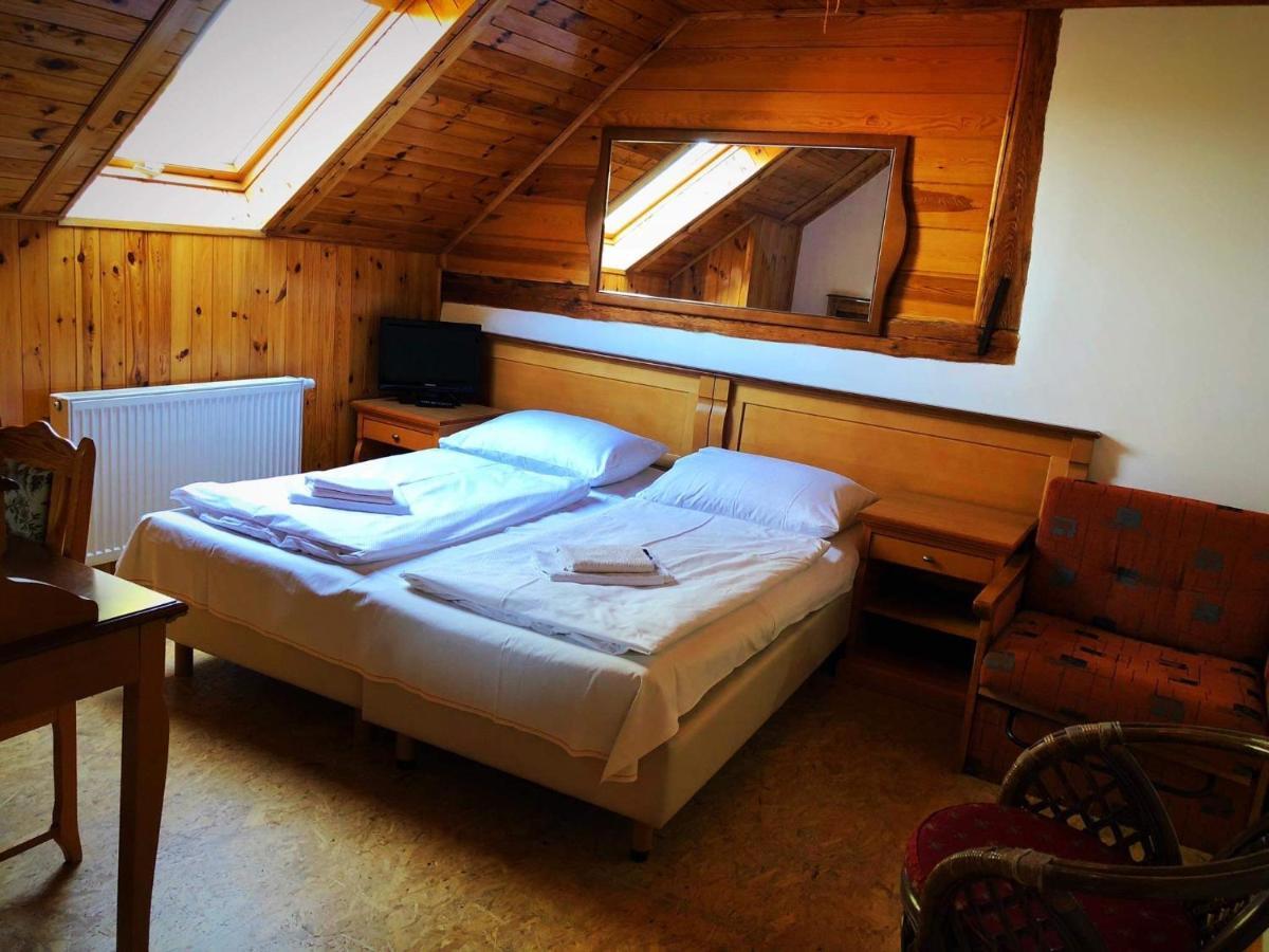 Hostinec Selsky Dvur Zbiroh Buitenkant foto